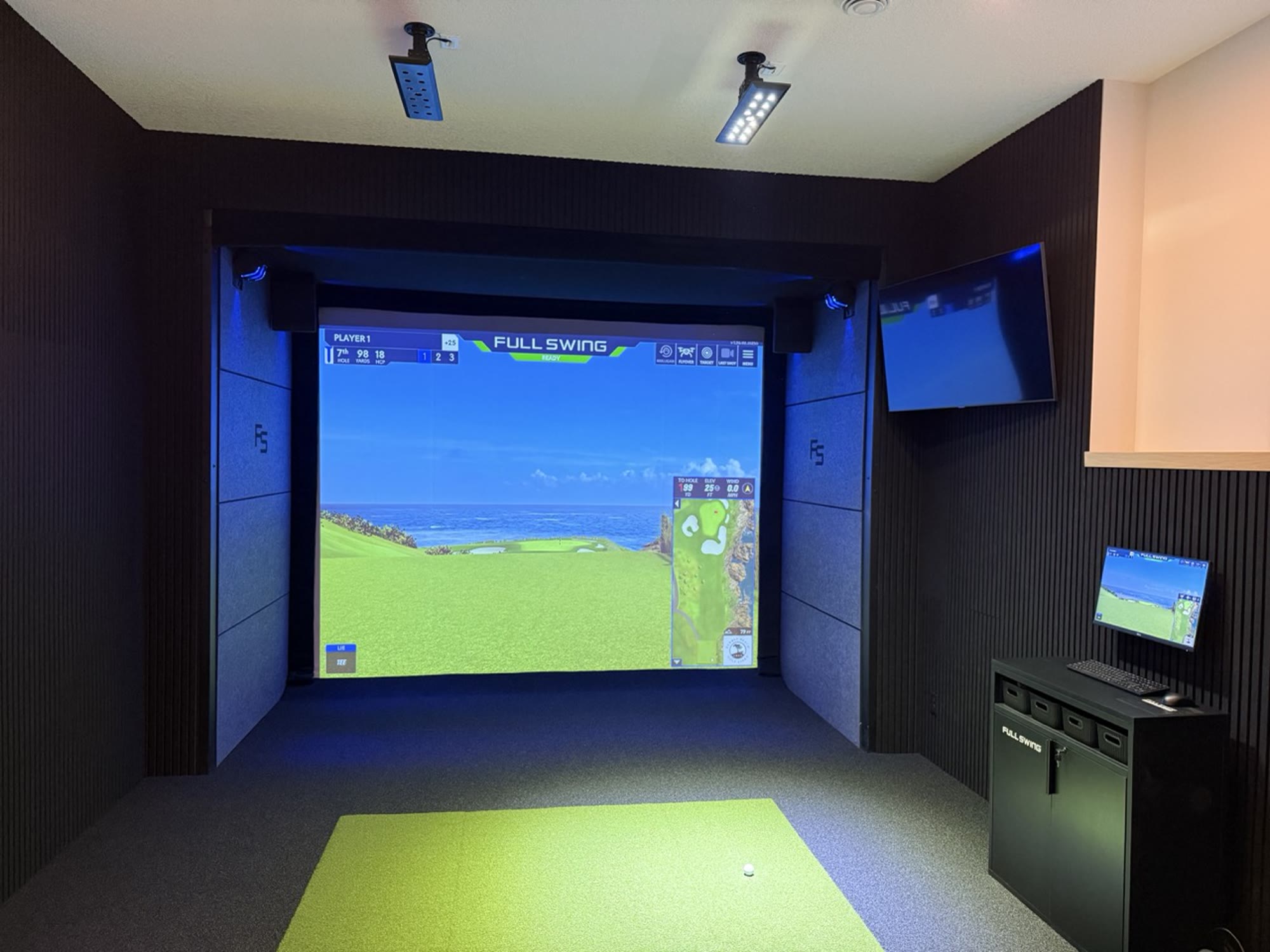 A Full Swing standard-format bay in a dark-paneled simulator room